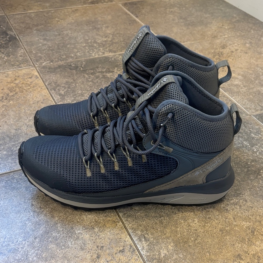 Columbia Men's Gray Hiking Shoes